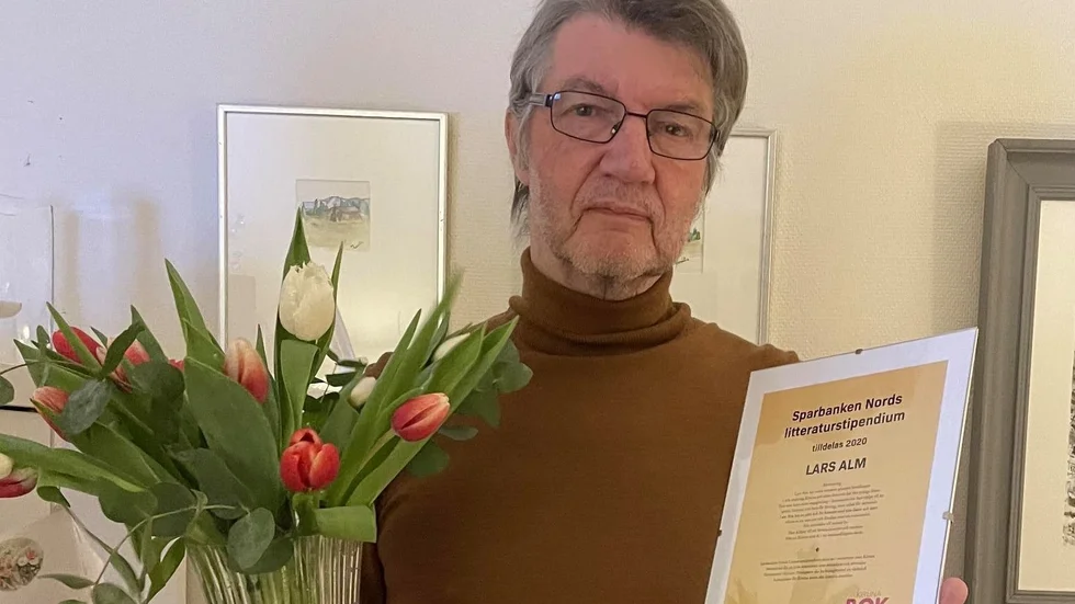 Författaren Lars Alm får Sparbanken Nords litteraturstipendium 2020.