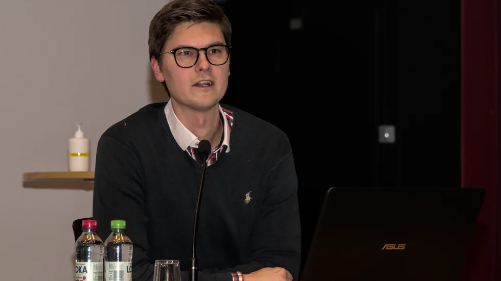 Enligt förvaltningschef Alexander Kult kan is- och evenemangsarenan öppnas vecka sju. Det är nio veckor senare än kommunen först trodde att felen skulle vara åtgärdade till.