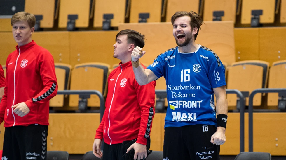 Målvakten Daniel Freyr Andrésson och hans Guif jagar seger mot Hallby under måndagskvällen.