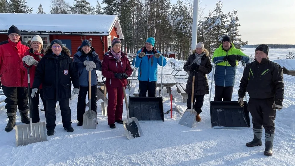Alla hjälps åt att hålla pärlan Gråsjälören i gott skick trots att våffelförsäljningen ligger nere på grund av pandemin.