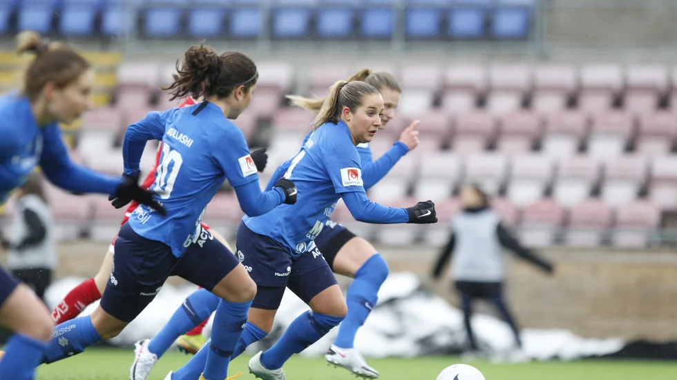 Felicia Saving hade fler fina aktioner centralt på Eskilstuna Uniteds mittfält.