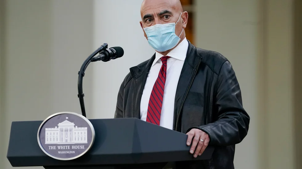 Moncef Slaoui leder amerikanska regeringens ansträngningar för att få fram vaccin mot covid-19.