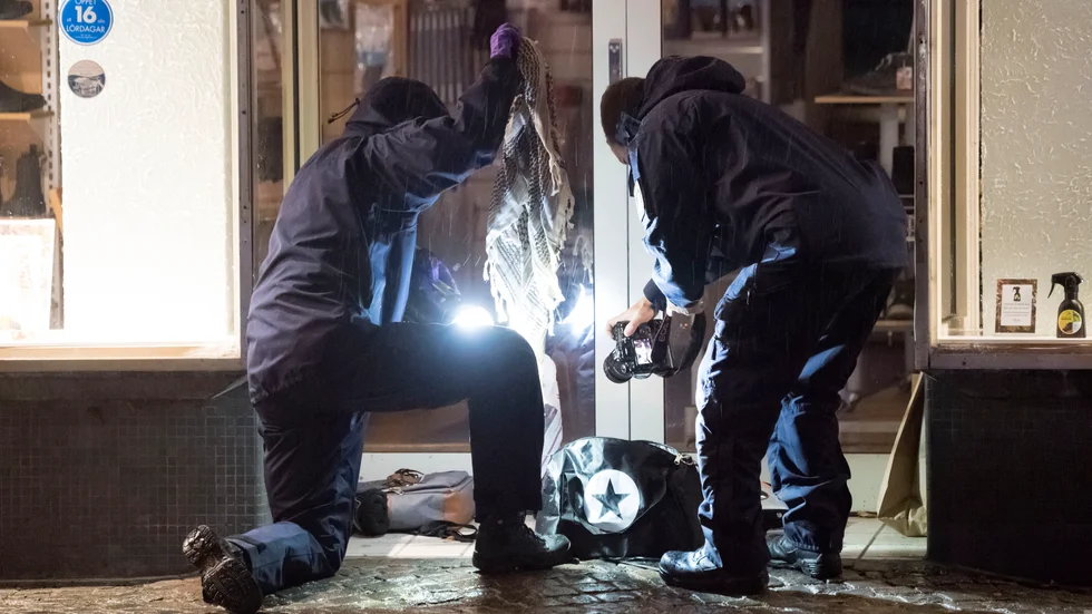 Polisen undersöker spåren av ett brandbombsattentat i Ängelholm.