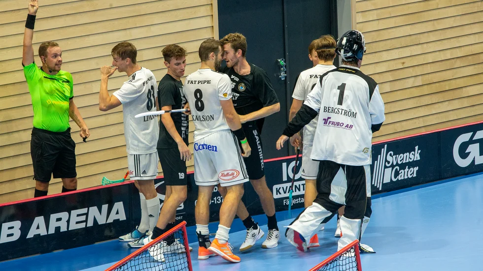 När Libk och Kalmarsund möttes senast, på försäsongen, var det riktigt hett. Och Martin Karlsson var inblandad i flera dueller.