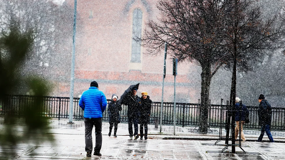 Strax efter klockan 13 övergick regnet i snö i Eskilstuna.