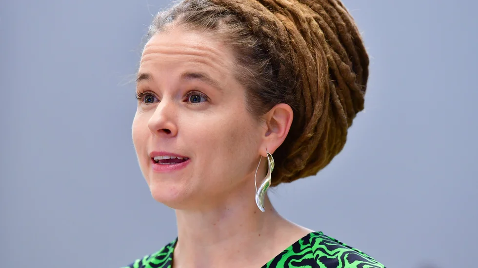 Amanda Lind, kultur- och demokratiminister med ansvar för idrottsfrågor (MP), under tisdagens presskonferens.