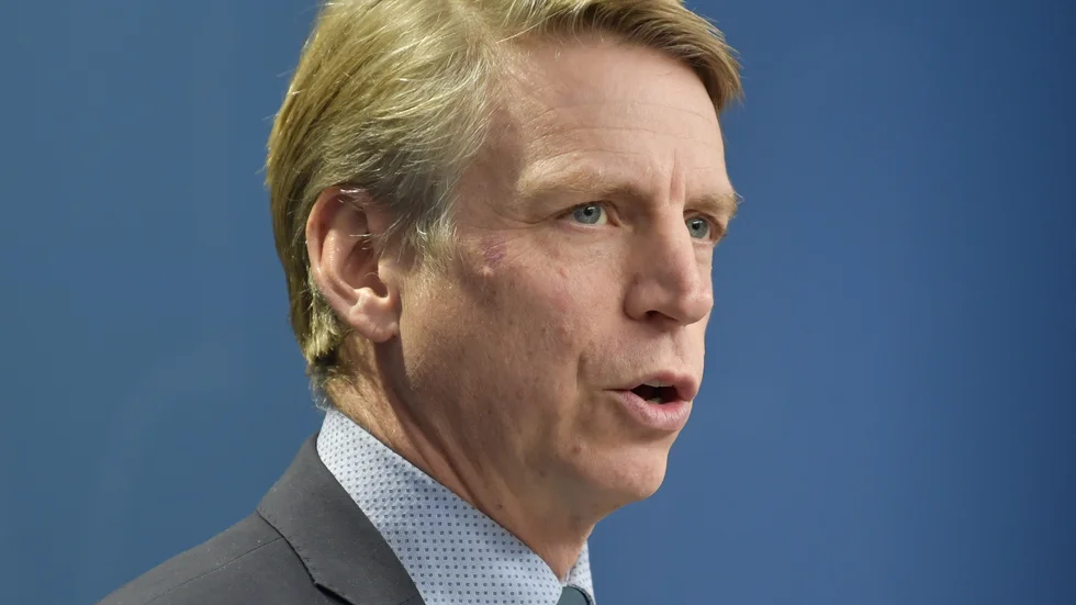 Finansmarknadsminister Per Bolund (MP) säger att regeringen och samarbetspartierna är överens om en tillfällig lättnad av reglerna i sjukförsäkringen. Arkivbild.