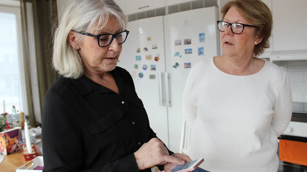 Karin Lindén och Mia Nilsson, döttrar till Ingrid Grahn som dog efter några månader på Duvans äldreboende.
