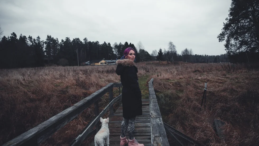 Linnéa Kuling hoppas att hennes bok Knutbyflickan ska skapa insikt i hur någon kan stanna kvar i ett destruktivt sammanhang som församlingen i Knutby. ”Om man förstår hur människor i en sådan situation tänker blir det kanske lättare att hjälpa dem”, säger hon.