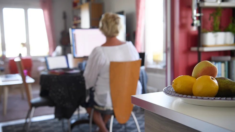 Instruktioner till arbetsgivarna om hemarbete ska tas fram av bland annat Arbetsmiljöverket, för att få fler att jobba hemifrån. Arkivbild.