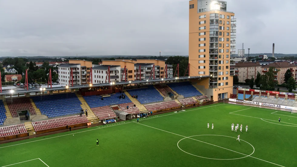 I över hundra 100 år har IFK funnits och dess DNA finns på Tunavallen, skriver sgnaturen "F.D. Ungdomsspelare i IFK Eskilstuna":