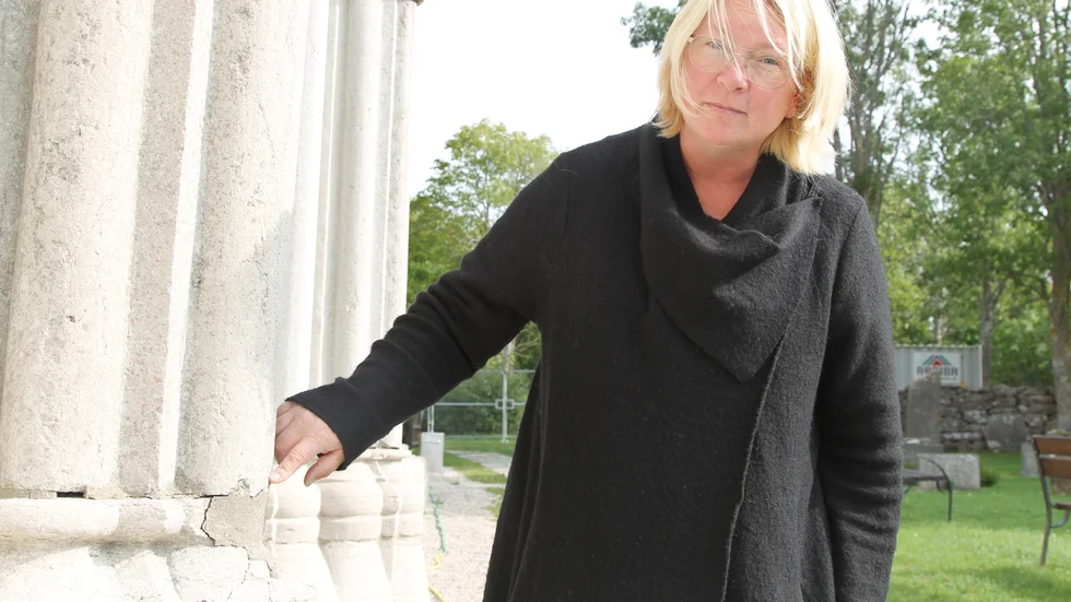 Stiftsantikvarie Rebecka Svensson har koll på vad som är mest akut att åtgärda på de gotländska kyrkorna.