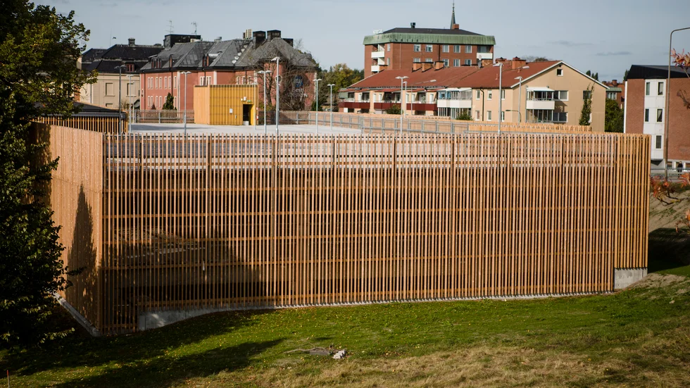 Planen var att det nya parkeringshuset Loket på Norr skulle invigas i mitten av oktober. Så blir det inte –datumet skjuts fram. 