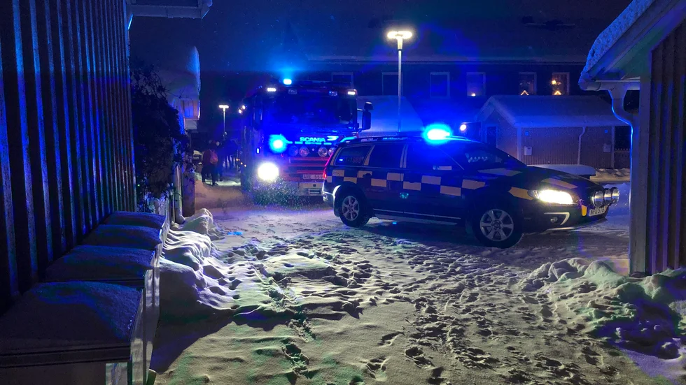På söndagseftermiddagen började det brinna på en spis och i en fläkt i en lägenhet på Annelund.