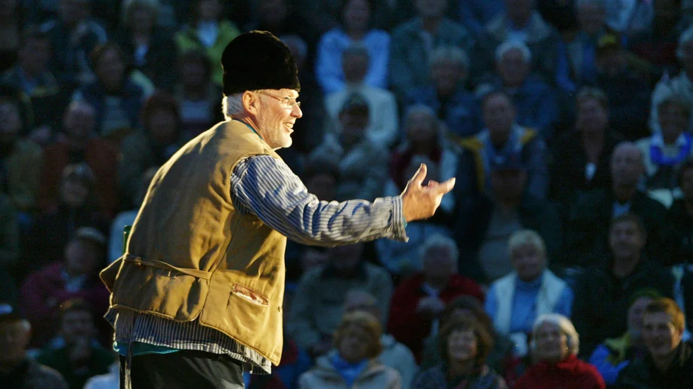 Ordbrukaren Allan Nilsson (1933-2021) kommer att hyllas vid tre företällningar i Rone bygdegård under valborgshelgen.