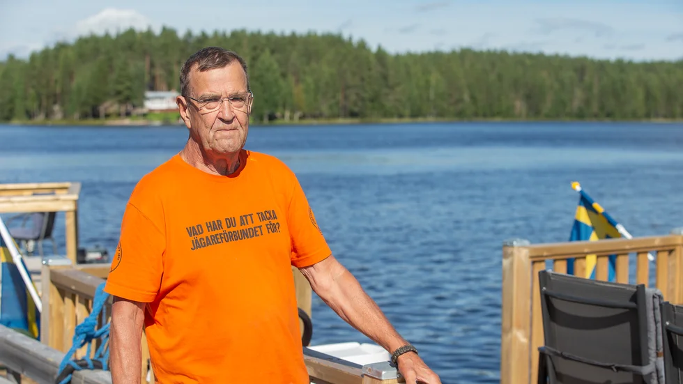 Börje Pettersson tycker att länsstyrelsens bedömning är felaktig. "De körde öring från Sikfors till Lillpiteälven, där det inte finns en chans för fisken att vandra upp. Där kan de hjälpa, men här verkar de vilja stjälpa", säger han.