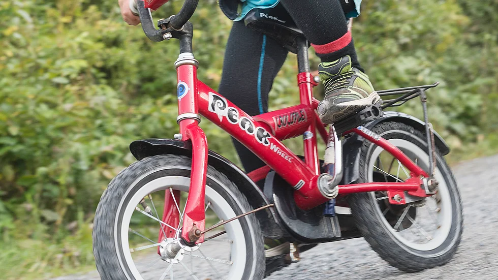 Föräldarna måste skydda sina cyklande barn, anser insändarskribenten.