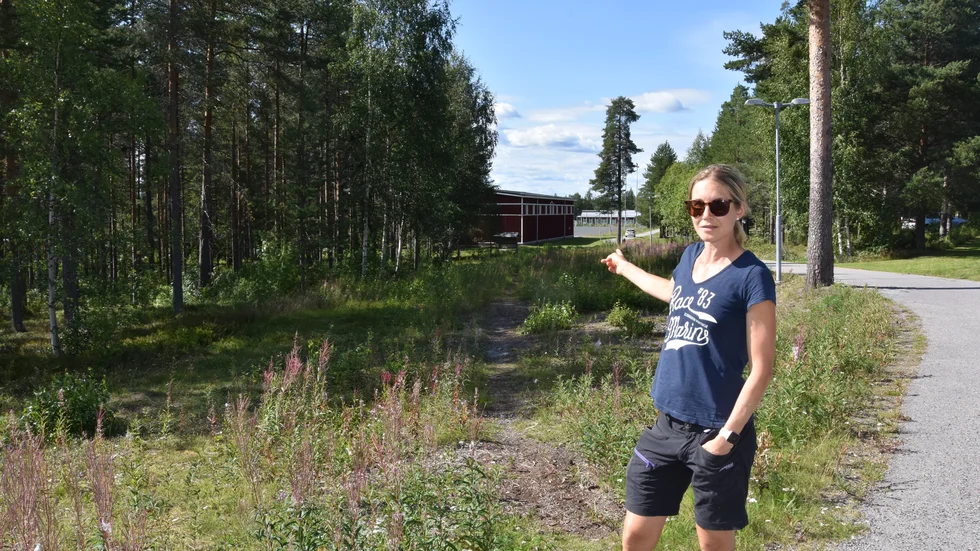 Veronica Eriksson bor i ett hus intill elljusspåret i Antnäs och har lagt ett förslag om att bygga ett utegym där. 