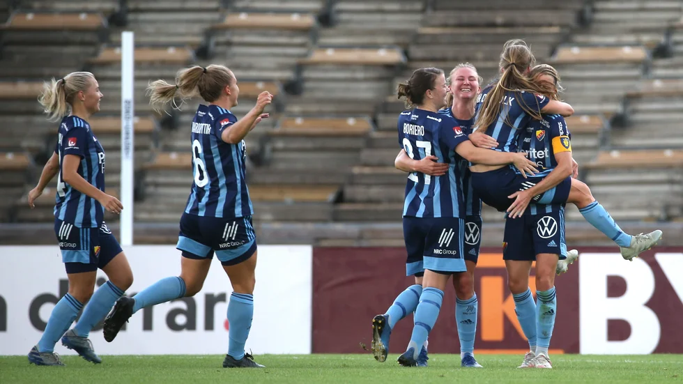 Djurgårdsjubel efter 1–0, vilket skulle bli segermålet, i söndagens damallsvenska match mot Piteå.