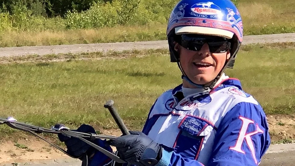 Petter Karlsson blev dagens man på Visbytravet då han vann tre av lunchtävlingarnas totalt åtta lopp. 