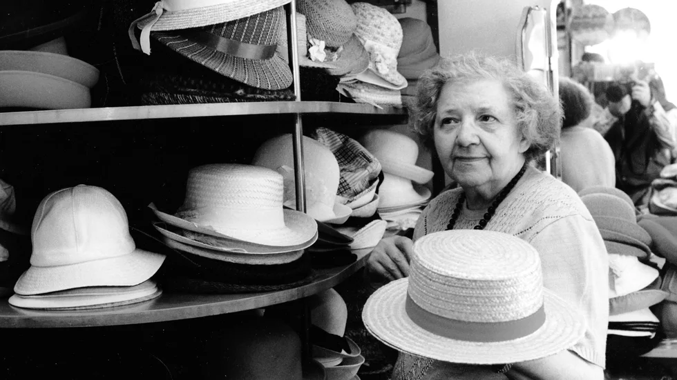 Judith Johnsson var en välkänd affärsprofil i Arvidsjaur när det begav sig. Hattar, mössor och väskor som tillverkades av maken Valle var under många år populära sortiment i hennes butik "Nya mode". (Arkivbild)