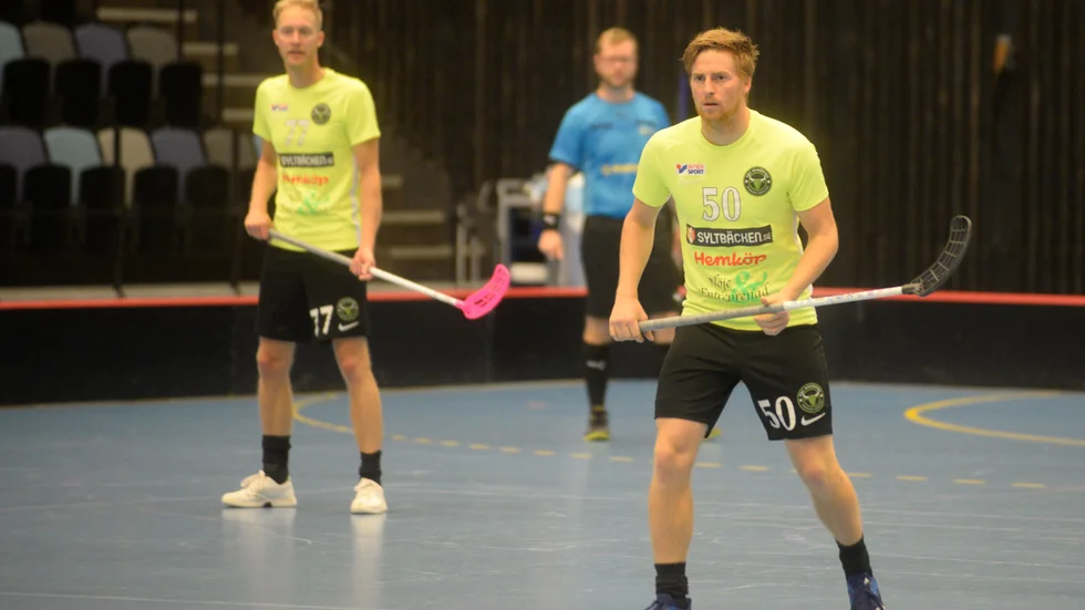 Christoffer Ekstrand tror att han kommer att få ihop familje- och jobbpusslet i kombinations med spel i FBC Nyköping. "Det gäller att ha bra framförhållning" säger han.