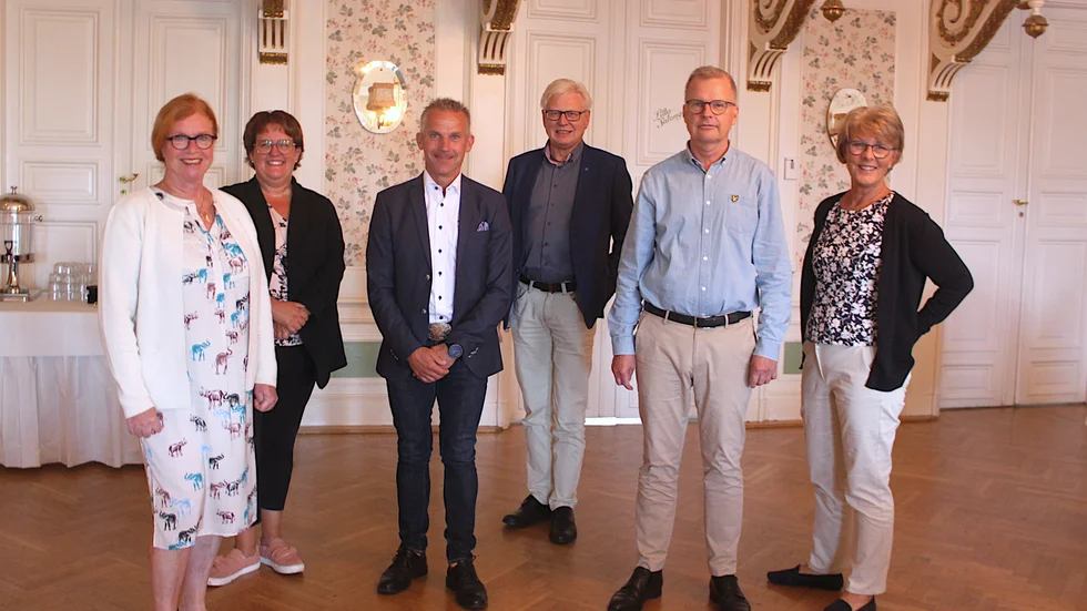 Från vänster: Landshövding Cecilia Schelin Seidegård, regionråd Karin Helmersson, ALVs vd Jocke Johansson, oppositionsråd i regionen Anders Andersson, kommunstyrelsens Jacob Käll och Kristina Alsér. 