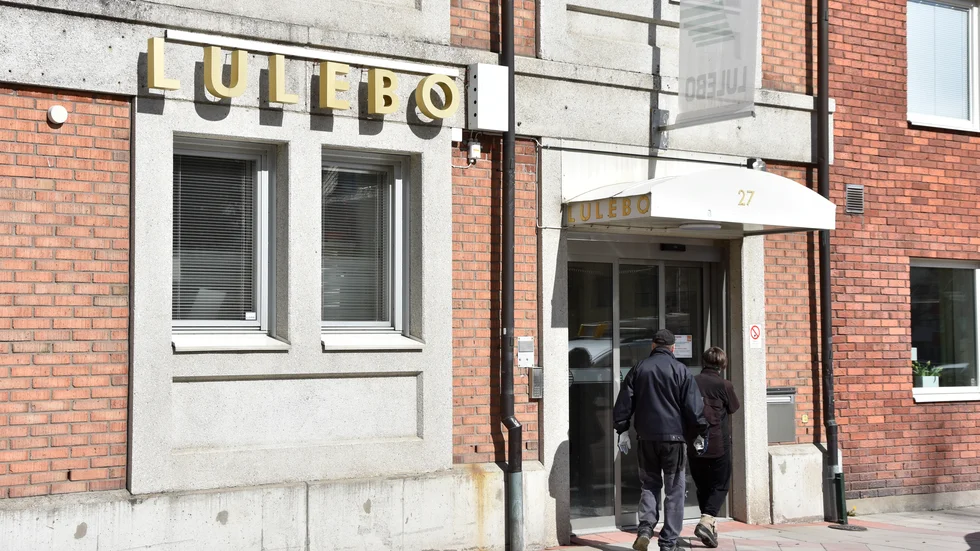 Tre miljoner kronor vill Lulebo ha av de två misstänkta männen.