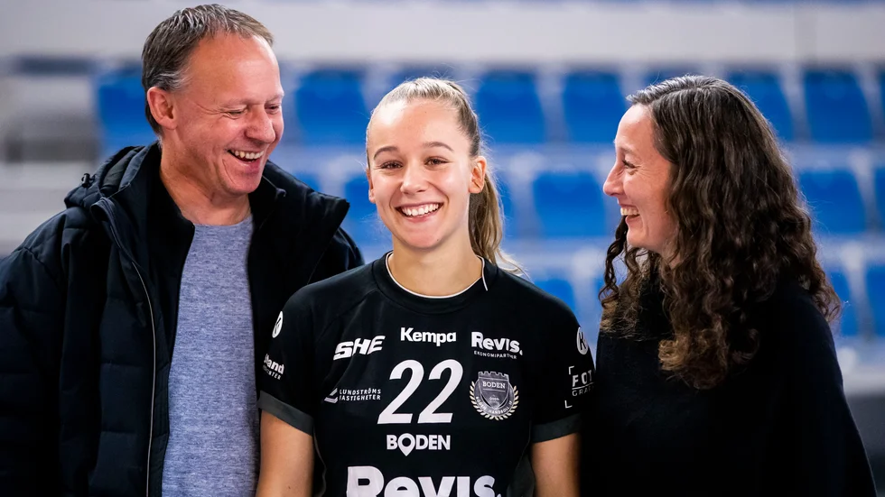 Laura Eggerts föräldrar Dan och Trine Eggerts var på plats i Boden för att hälsa på och se sin dotter göra sex mål för Boden Handboll i förlustmatchen mot Lugi.