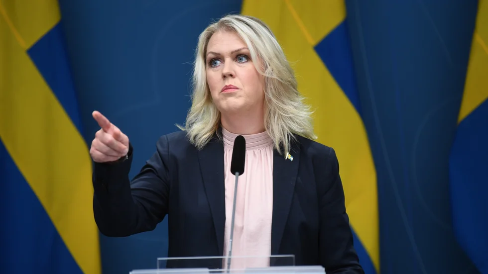 Socialminister Lena Hallengren (S) meddelade i går att besöksförbudet för äldreboenden kommer att upphöra.