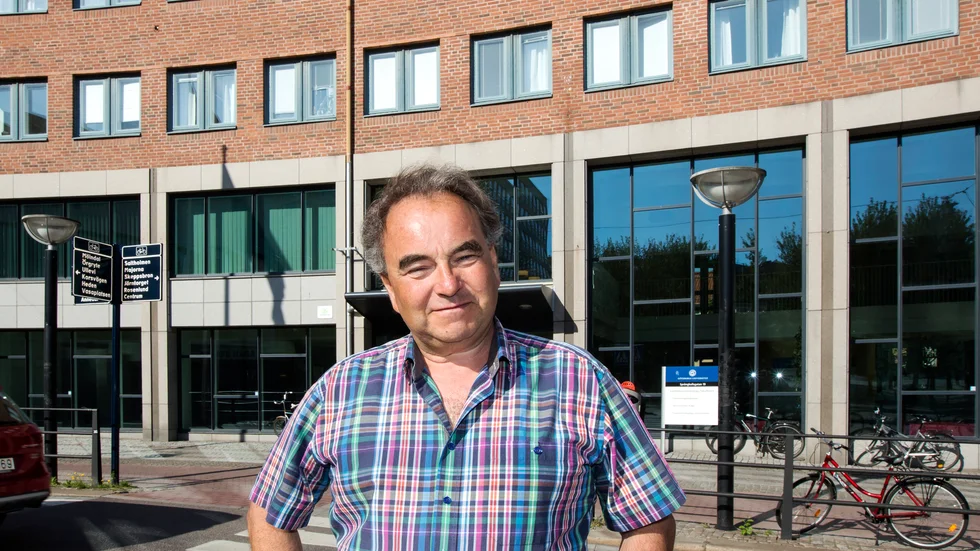 Det verkliga motivet bakom förkortningen av mandatperioderna är att det blir lättare att utse följsamma styrelseledamöter om ett och ett halvt år, argumenterade exempelvis statsvetarprofessorn Bo Rothstein.