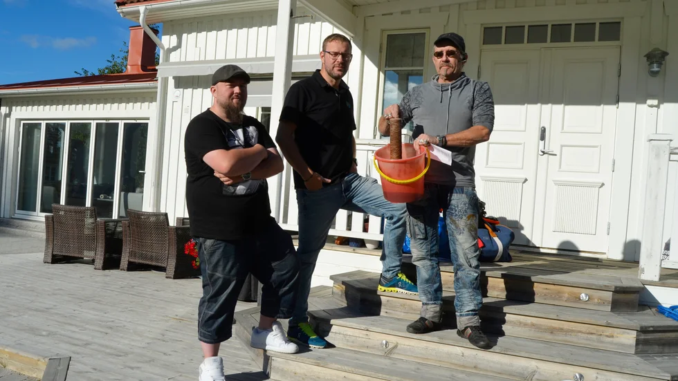 David Nyström, Mattias Broman och Lennart Gustavsson är less på det bruna kranvattnet.