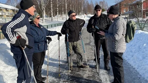 SPF Råneås stavgångare på historisk rundvandring.