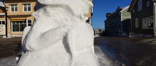 Snöskulpturerna är illa åtgångna