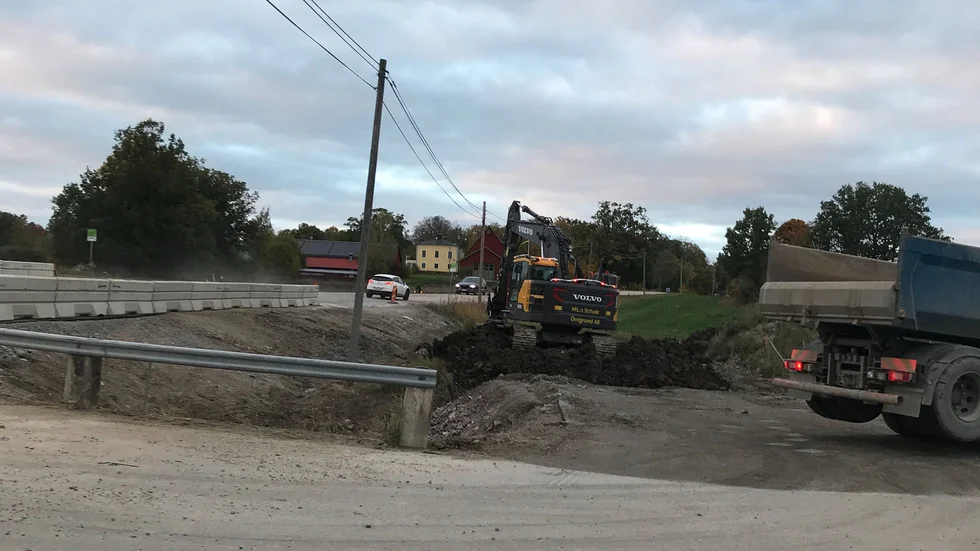 Vägen mellan Mariefred och Stallarholmen har äntligen lagats. På onsdagseftermiddagen släpptes trafiken på igen. 