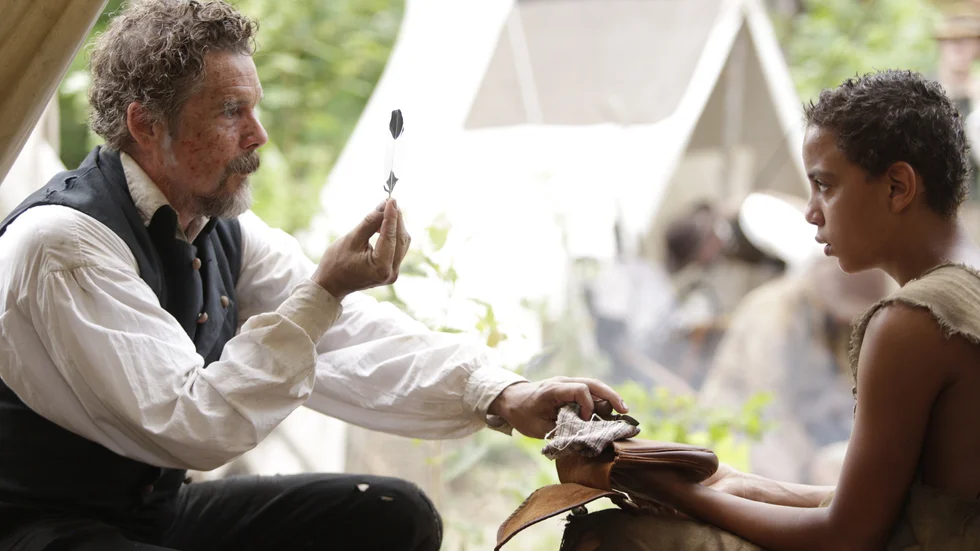 Ethan Hawke verkar ha haft kul när han spelade John Browne i "The good lord bird". Pressbild.