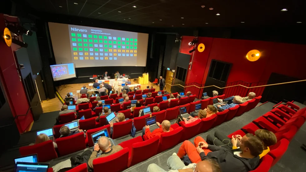 Delar av kommunfullmäktiges församling på plats för att ta beslut om att skicka slutförvarsfrågan vidare till regeringen. 