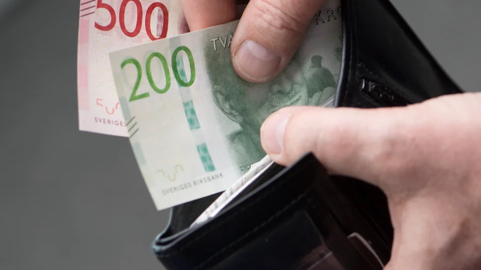 Signaturen "Upprörd" känner sig lurad av Socialdemokraternas löfte om en högre pension.
