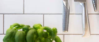 Kvinna knivskar och misshandlade exet