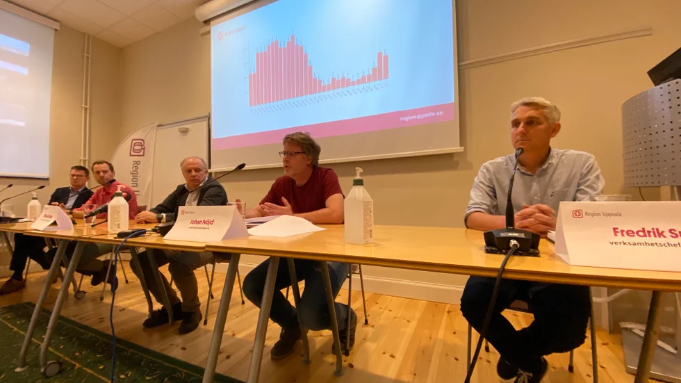 Vid en presskonferens om pandemin presenterade smittskyddsläkare Johan Nöjd (andra från höger) de nya råden till invånarna.