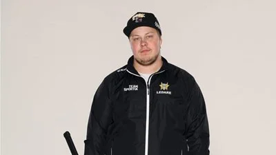 Maifs nye damtränare Johan Kåhlin spelade själv hockey i ungdomsåren, men har nu sadlat om till tränare.
