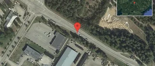 Olja på vägen stör trafiken på väg 52