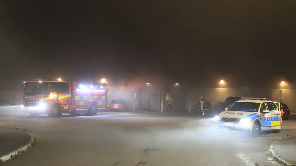 Flera bilar brann på Atterbomsgatan i Uppsala.