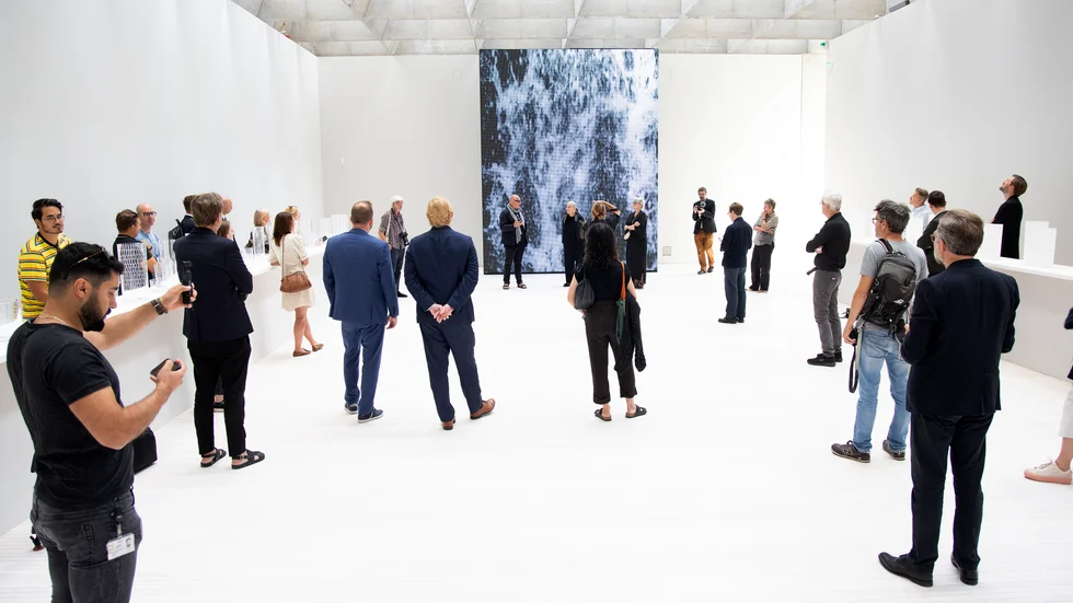 Äntligen var det dags att visa upp Liljevalchs Plus för allmänheten. Den nya konsthallen, som ligger jämte den gamla, öppnar på riktigt först den 12 augusti, då med fyra utställningar som alla knyter an till det nya huset och dess långa och något snåriga tillkomsthistoria.