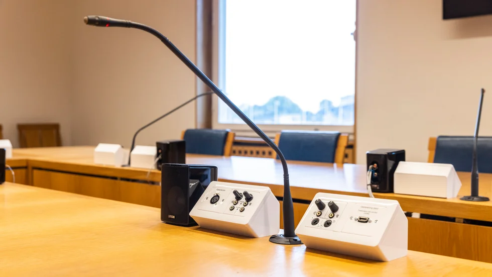 Gotlands tingsrätt tvingas ta om en rättegång mot en bedrägeridömd kvinna.