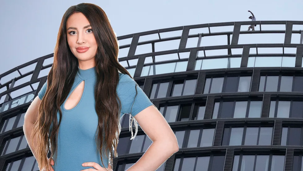 Krönikören sitter och tittar ut över sin fönsterutsikt – The Shard i London – och funderar på dagen hon bröt sig lös.