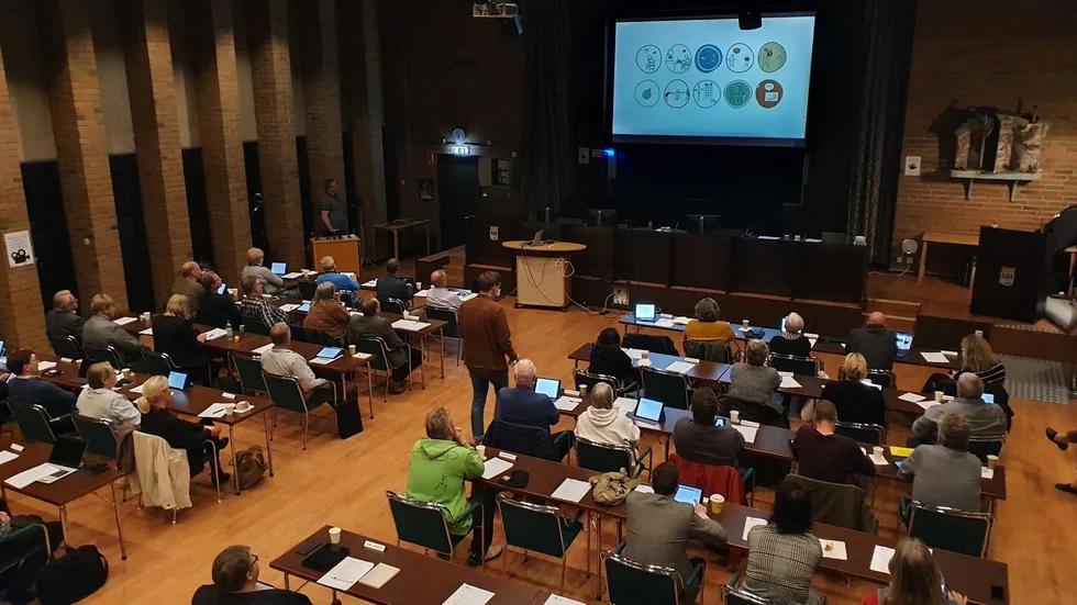 Kommunfullmäktige sammanträder "på plats" för första gången på länge.