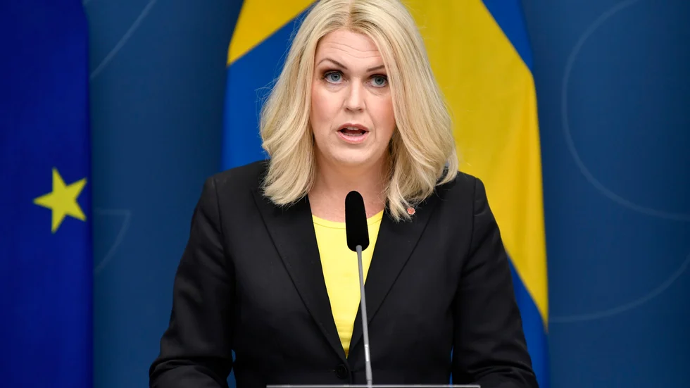 Sveriges socialminister Lena Hallengren (S) tycker att Arjeplogs kommun gör rätt i att låta ovaccinerad omsorgspersonal byta arbetsuppgifter. (Arkivbild)
