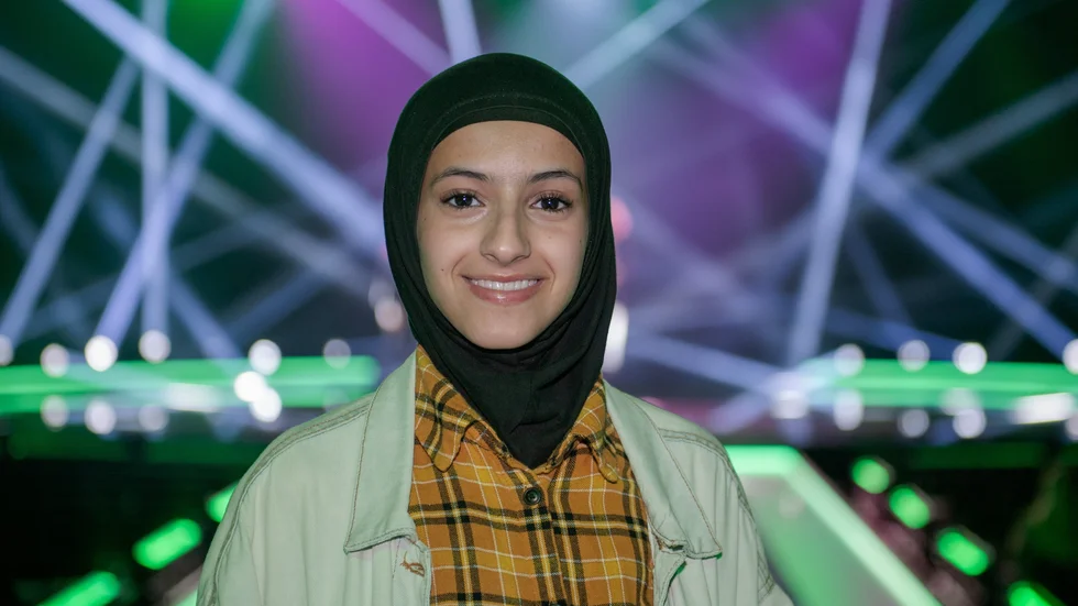 Amena Alsameai tappade passionen för musiken efter flykten från Jemen. Men på plats i Sverige väcktes gnistan – nu tävlar hon i "Idol".