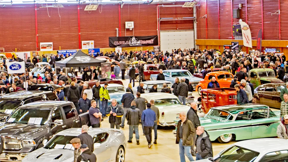 Motormässan i Duveholmshallen brukar locka storpublik. Så här såg det ut när det begav sig 2019.